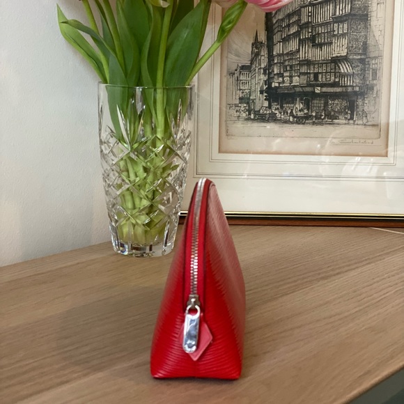 SOLD Louis Vuitton Pochette Cosmetique EPI Leather Red - Picture 2 of 13